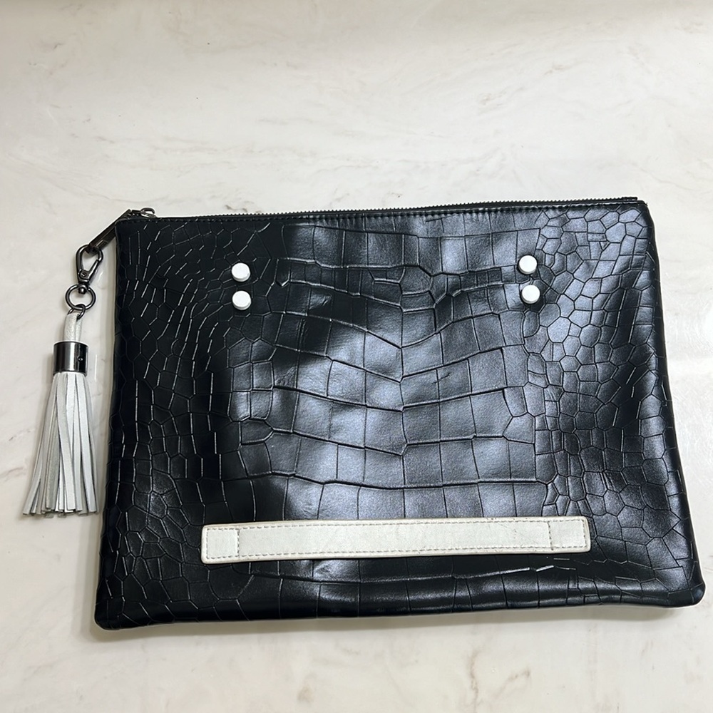 Rare Find RIAN Genuine Black Leather Croc Embossed with Tassel & Slip Handle